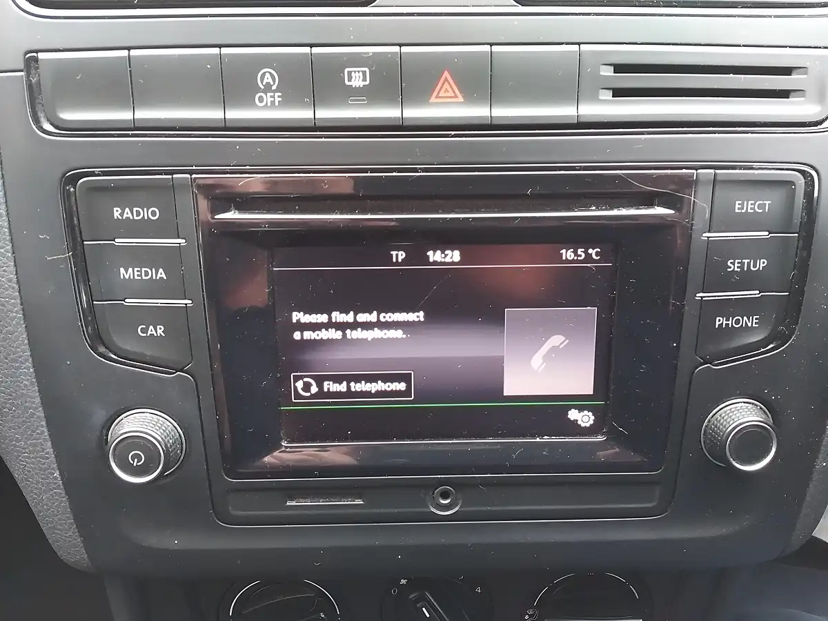 Used 2015 Volkswagen Polo S Blue - Interior and Exterior details 17