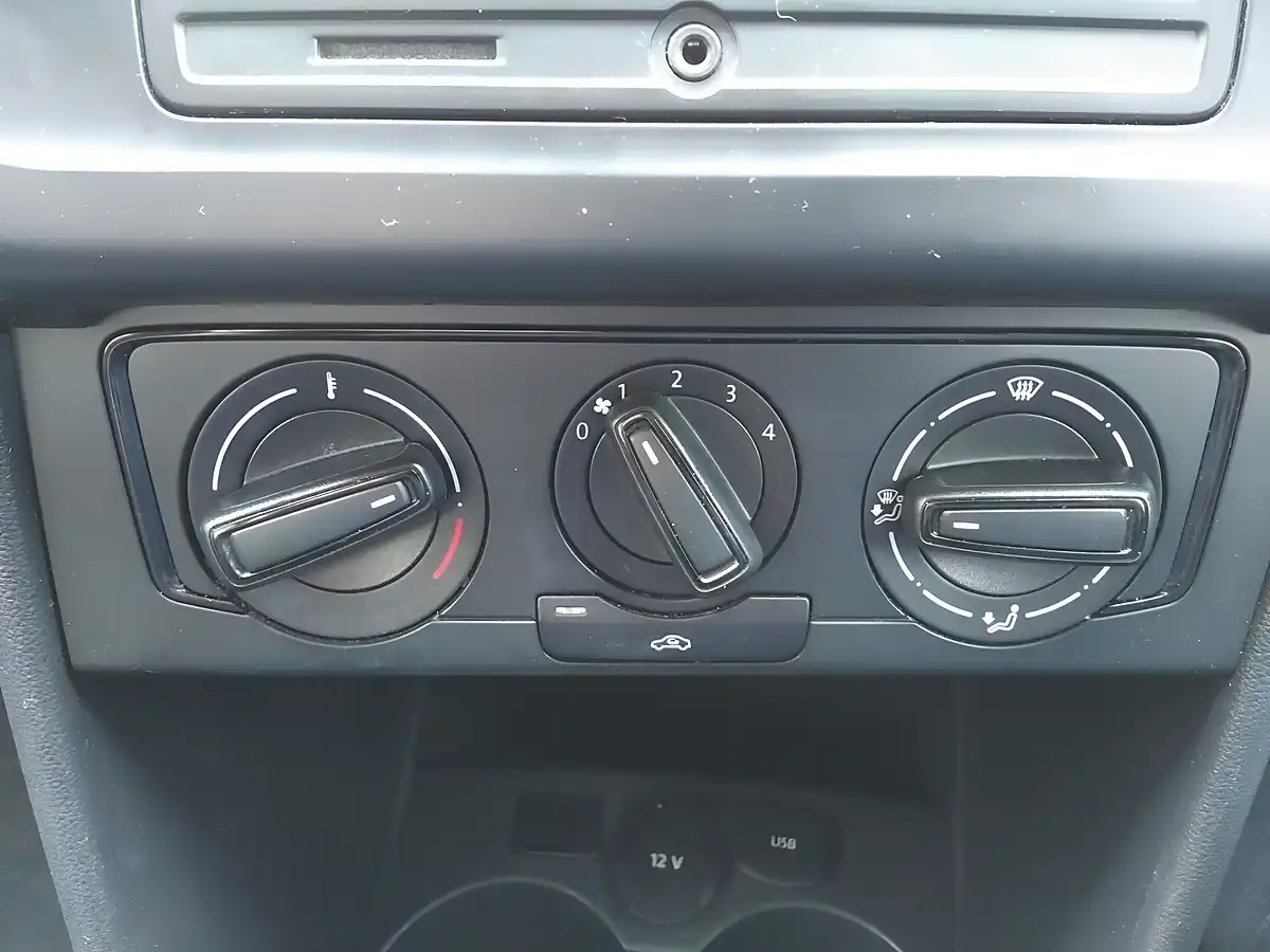 Used 2015 Volkswagen Polo S Blue - Interior and Exterior details 18