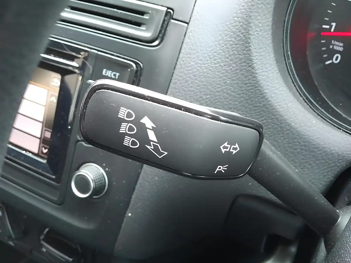 Used 2015 Volkswagen Polo S Blue - Interior and Exterior details 19