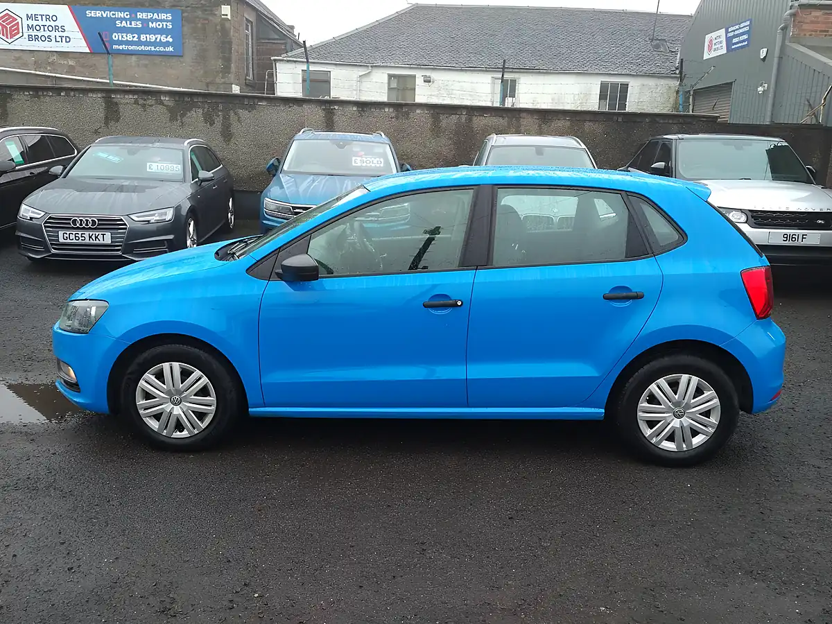Used 2015 Volkswagen Polo S Blue - Interior and Exterior details 3