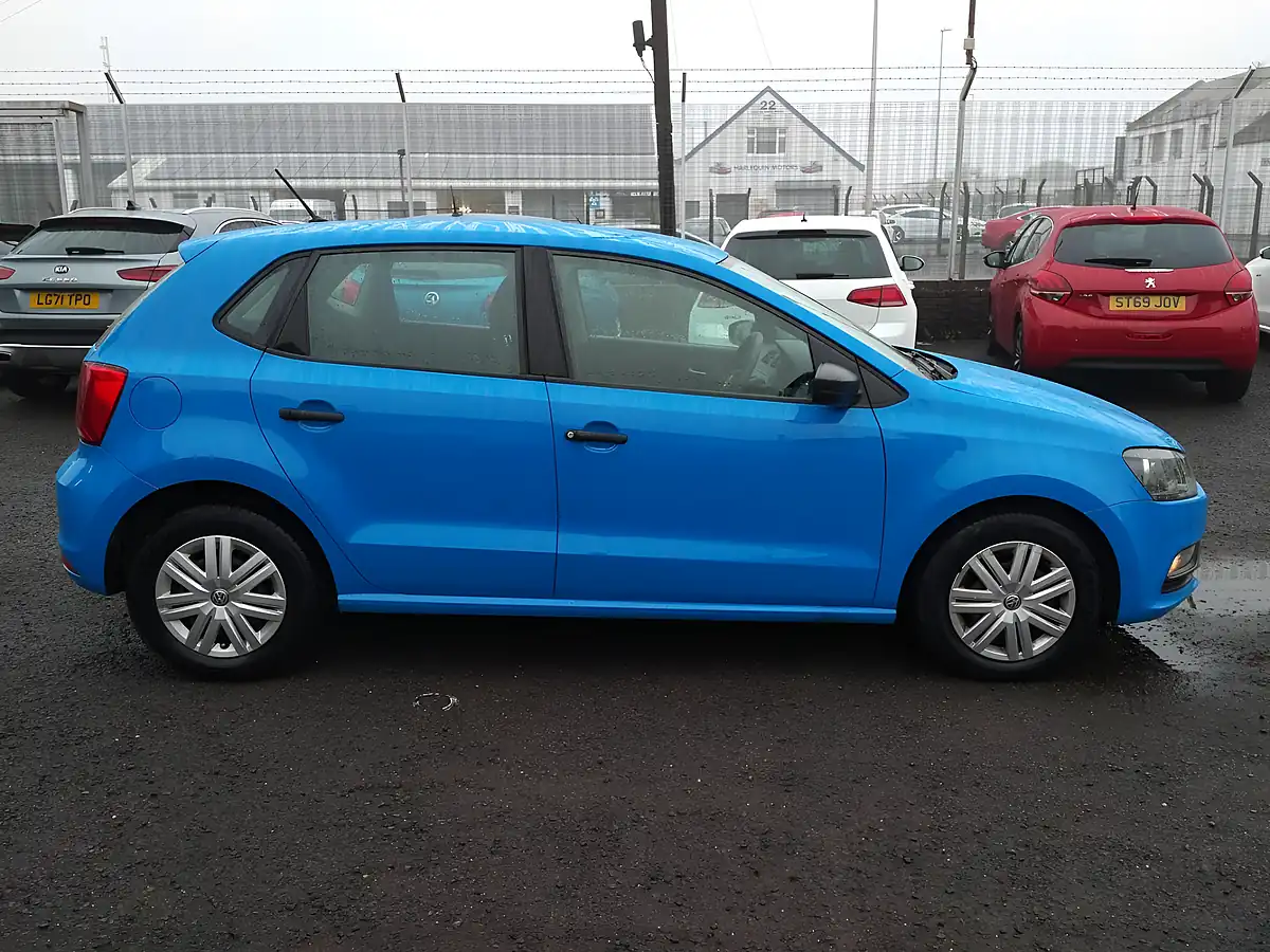 Used 2015 Volkswagen Polo S Blue - Interior and Exterior details 9