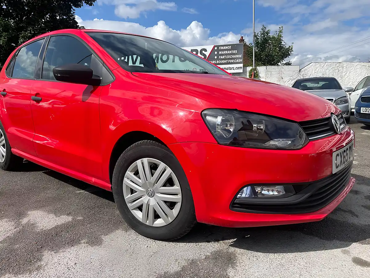 Used 2015 Volkswagen Polo S Red - Front View