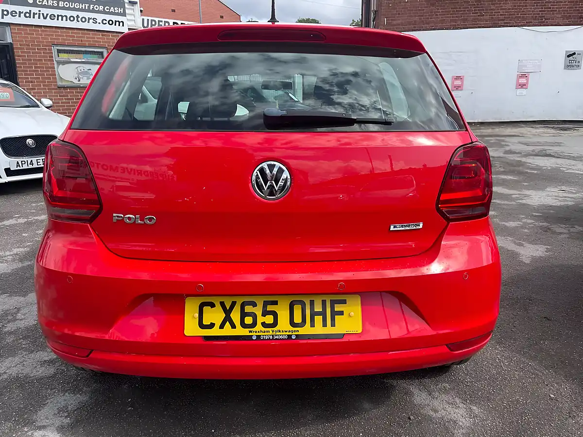 Used 2015 Volkswagen Polo S Red - Interior and Exterior details 11