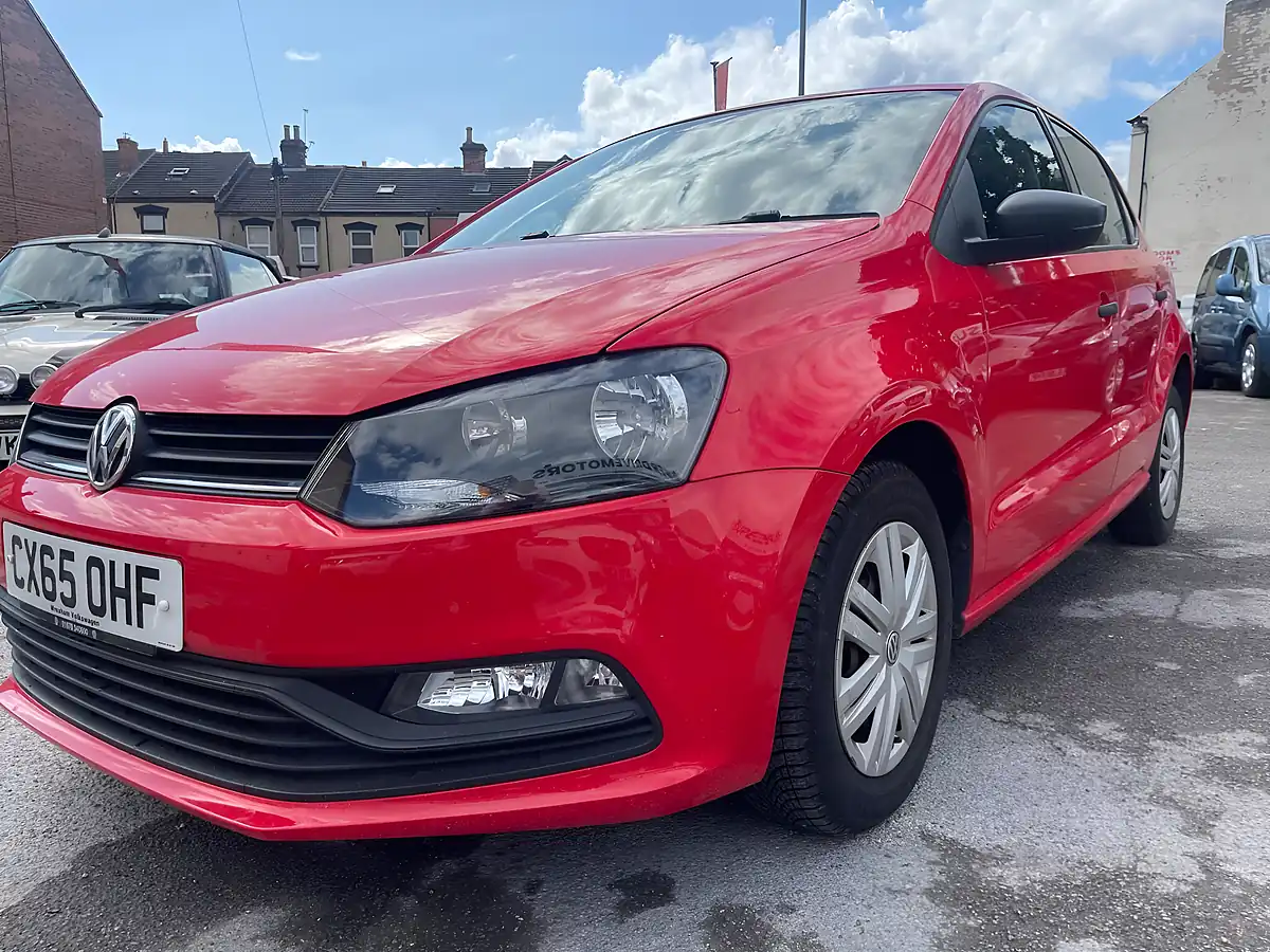 Used 2015 Volkswagen Polo S Red - Interior and Exterior details 3
