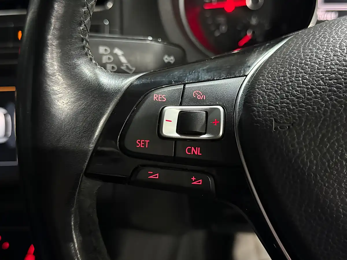 Used 2015 Volkswagen Polo Se Black - Interior and Exterior details 12