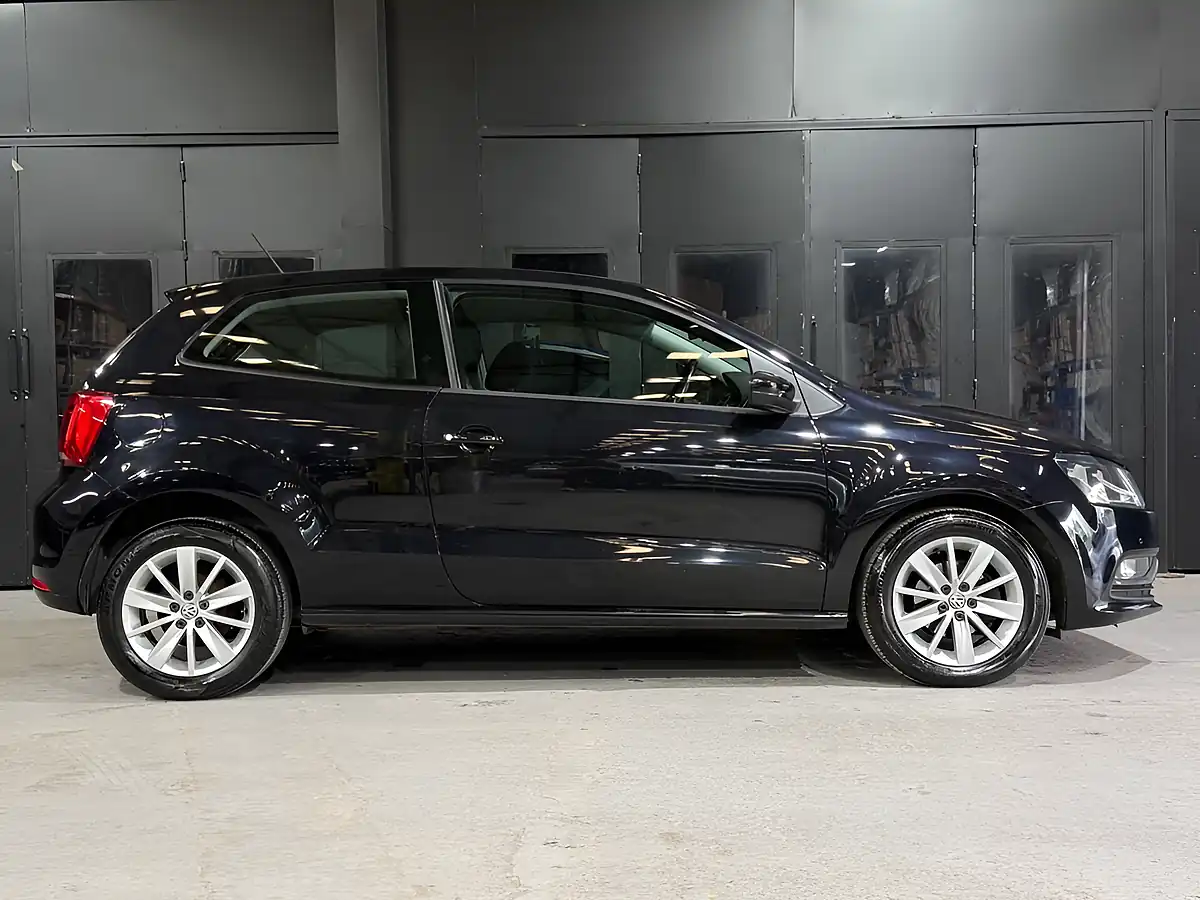 Used 2015 Volkswagen Polo Se Black - Interior and Exterior details 3