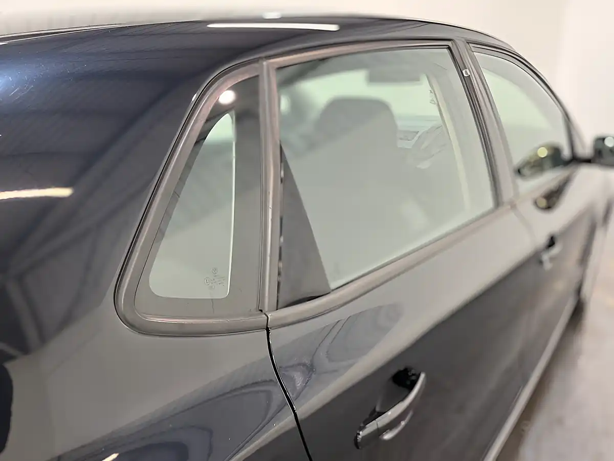 Used 2015 Volkswagen Polo Se Black - Interior and Exterior details 11