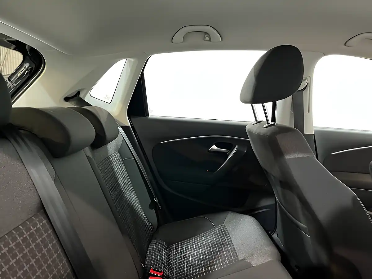 Used 2015 Volkswagen Polo Se Black - Interior and Exterior details 20