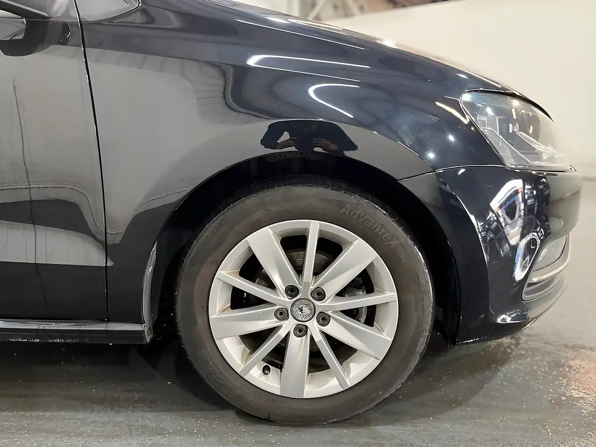 Used 2015 Volkswagen Polo Se Black - Interior and Exterior details 9