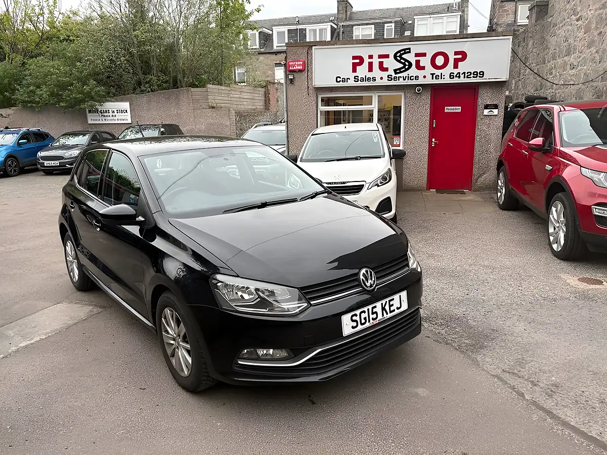 Used 2015 Volkswagen Polo Se Black - Front View