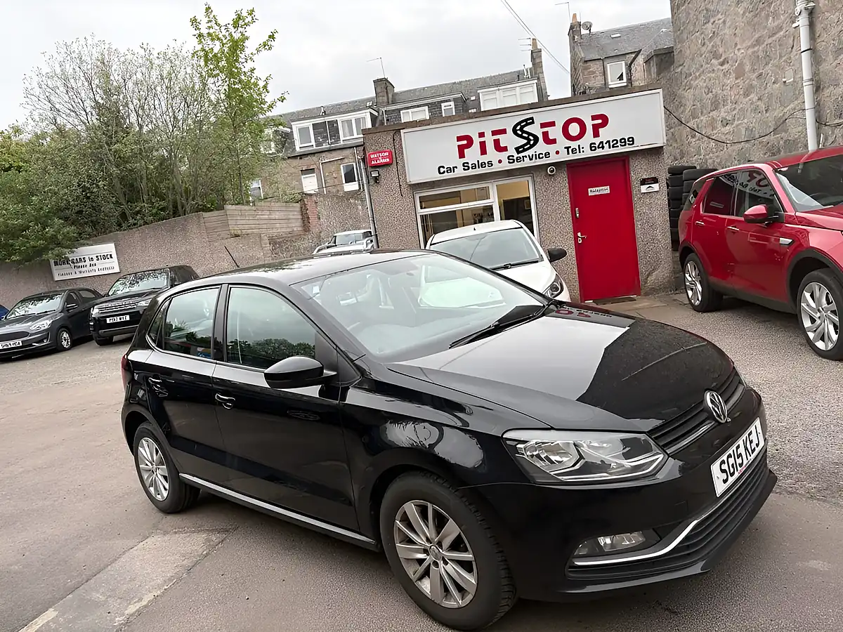 Used 2015 Volkswagen Polo Se Black - Interior and Exterior details 2