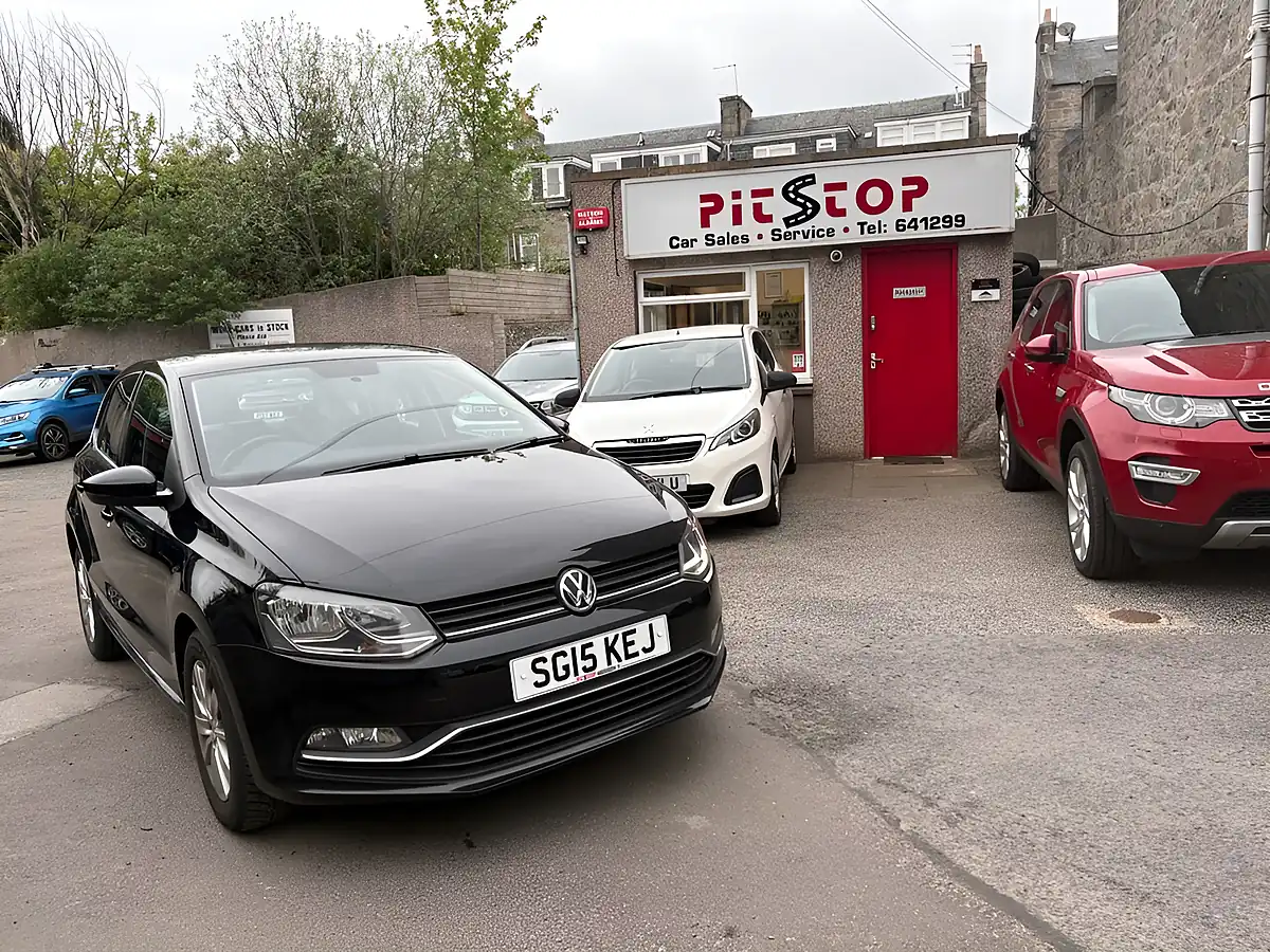 Used 2015 Volkswagen Polo Se Black - Interior and Exterior details 3