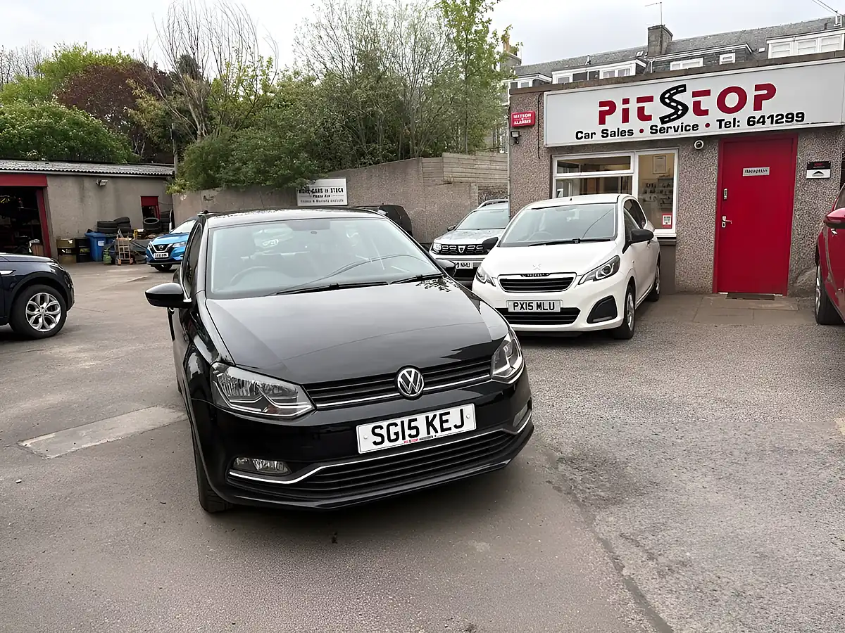 Used 2015 Volkswagen Polo Se Black - Interior and Exterior details 4