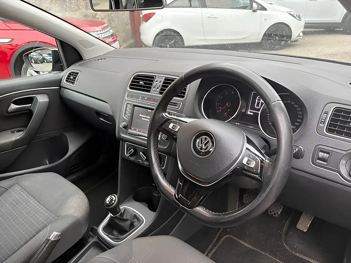 Used 2015 Volkswagen Polo Se Black - Interior and Exterior details 9