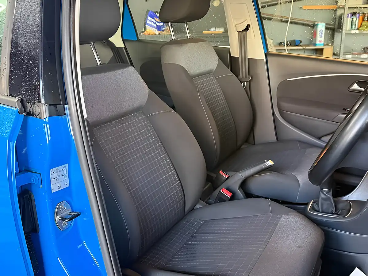 Used 2015 Volkswagen Polo Se Blue - Interior and Exterior details 15