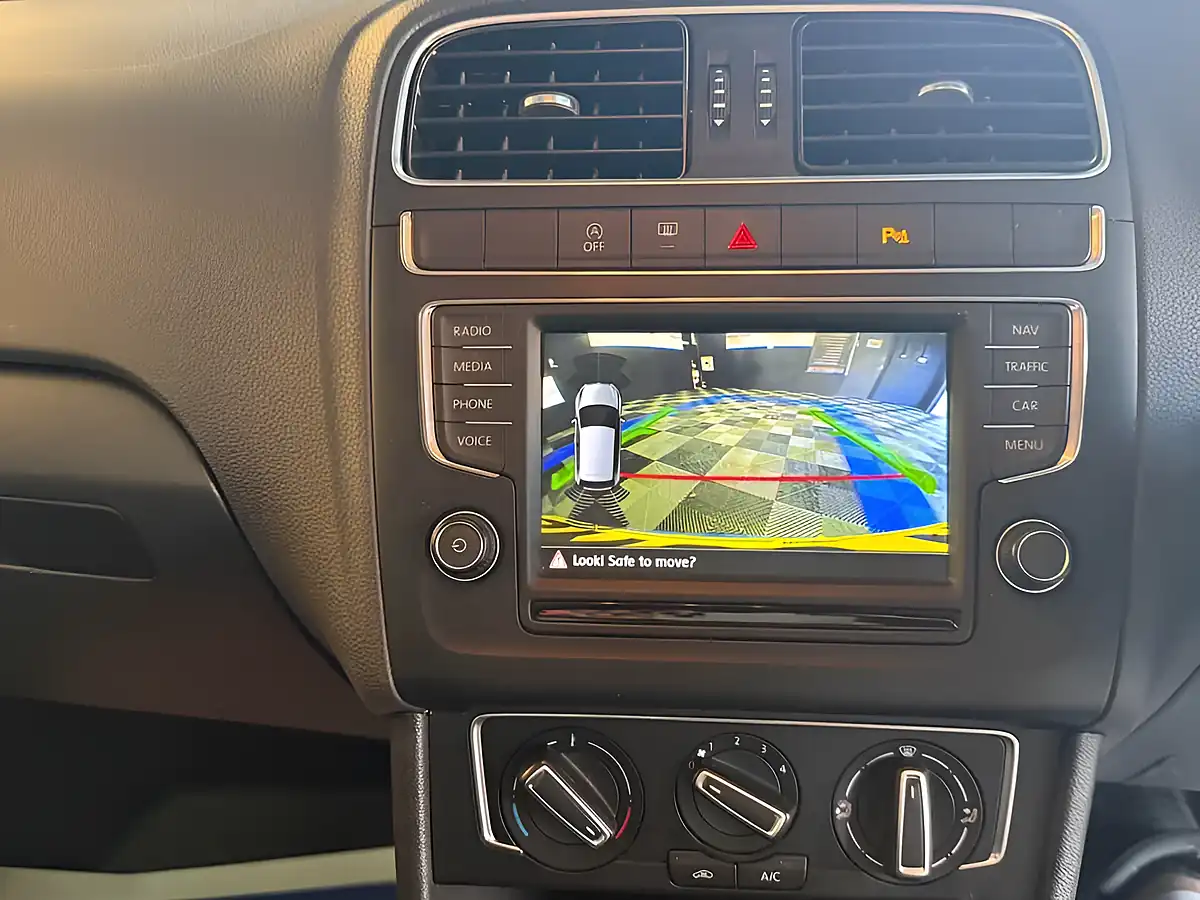 Used 2015 Volkswagen Polo Se Blue - Interior and Exterior details 17