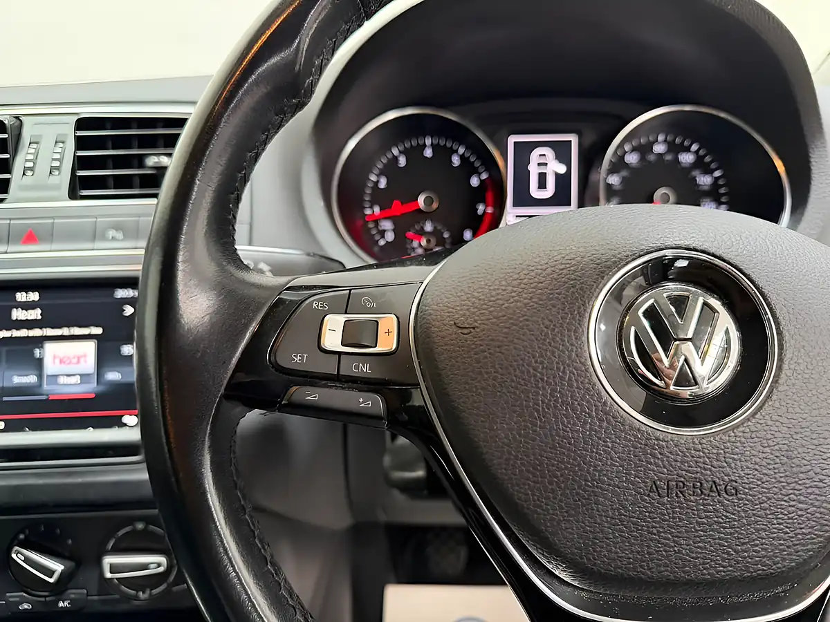 Used 2015 Volkswagen Polo Se Blue - Interior and Exterior details 10