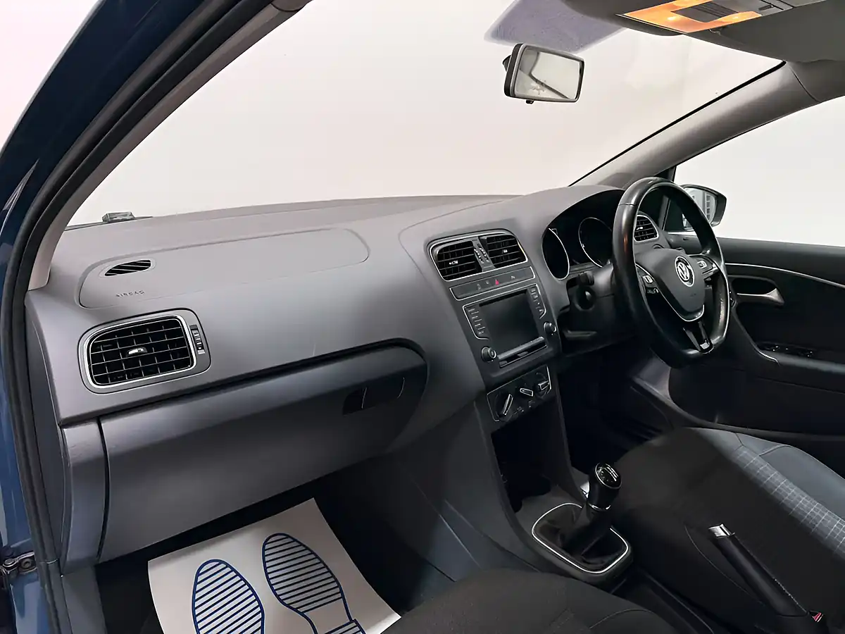 Used 2015 Volkswagen Polo Se Blue - Interior and Exterior details 5