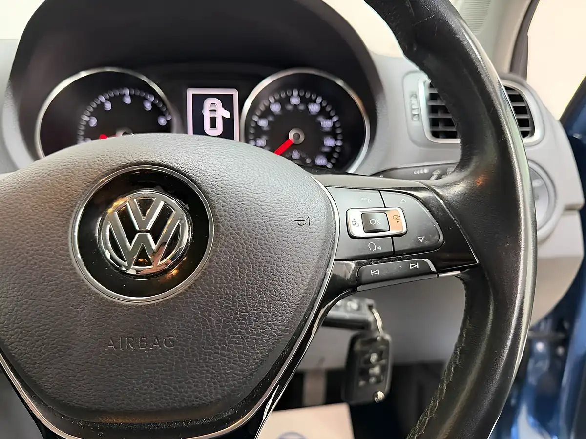 Used 2015 Volkswagen Polo Se Blue - Interior and Exterior details 9