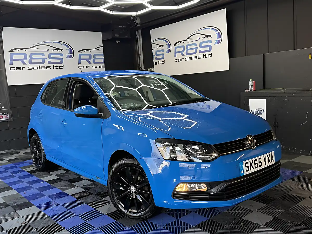 Used 2015 Volkswagen Polo Se Blue - Front View