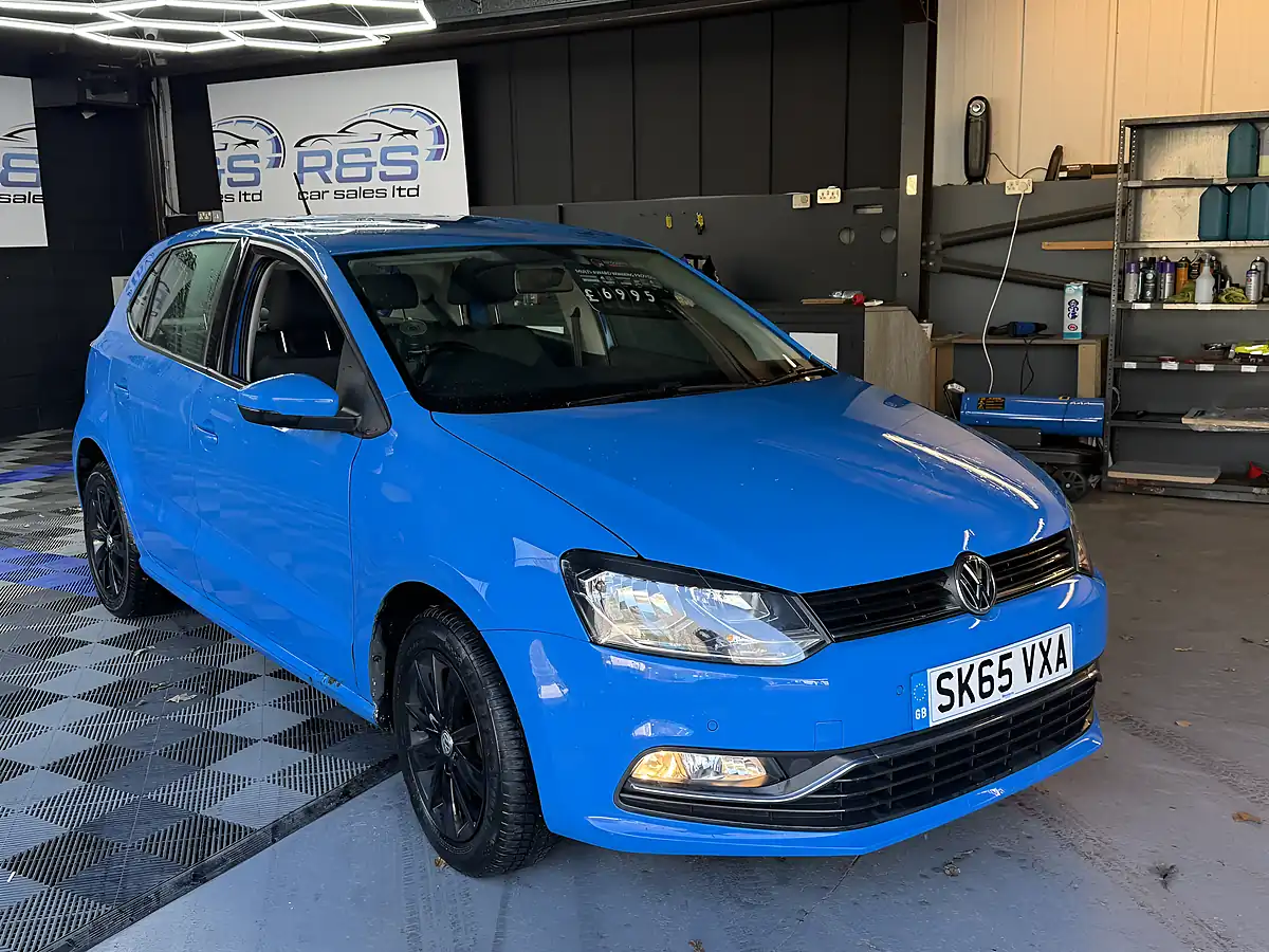 Used 2015 Volkswagen Polo Se Blue - Interior and Exterior details 12