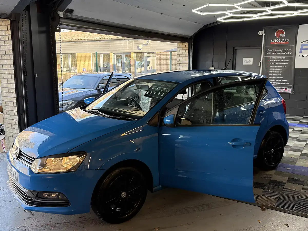 Used 2015 Volkswagen Polo Se Blue - Interior and Exterior details 13