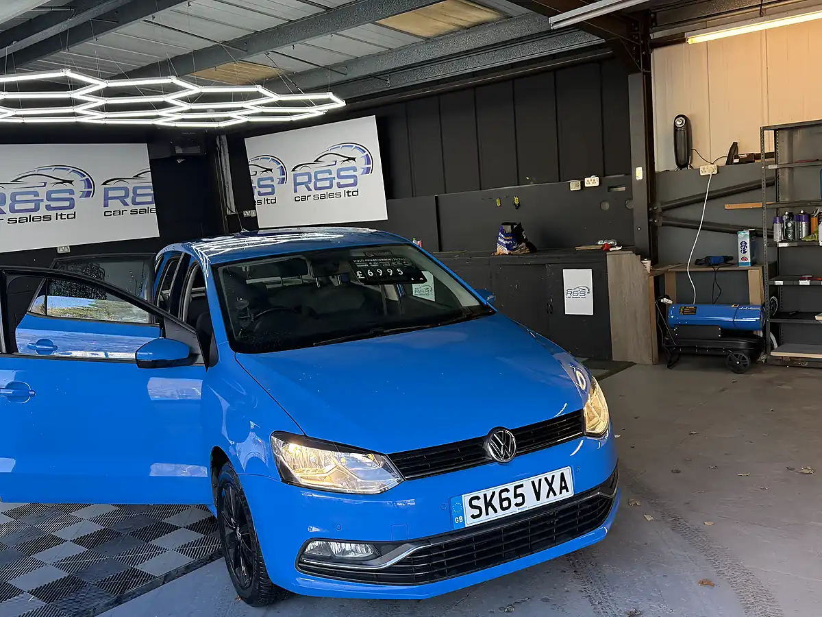 Used 2015 Volkswagen Polo Se Blue - Interior and Exterior details 14