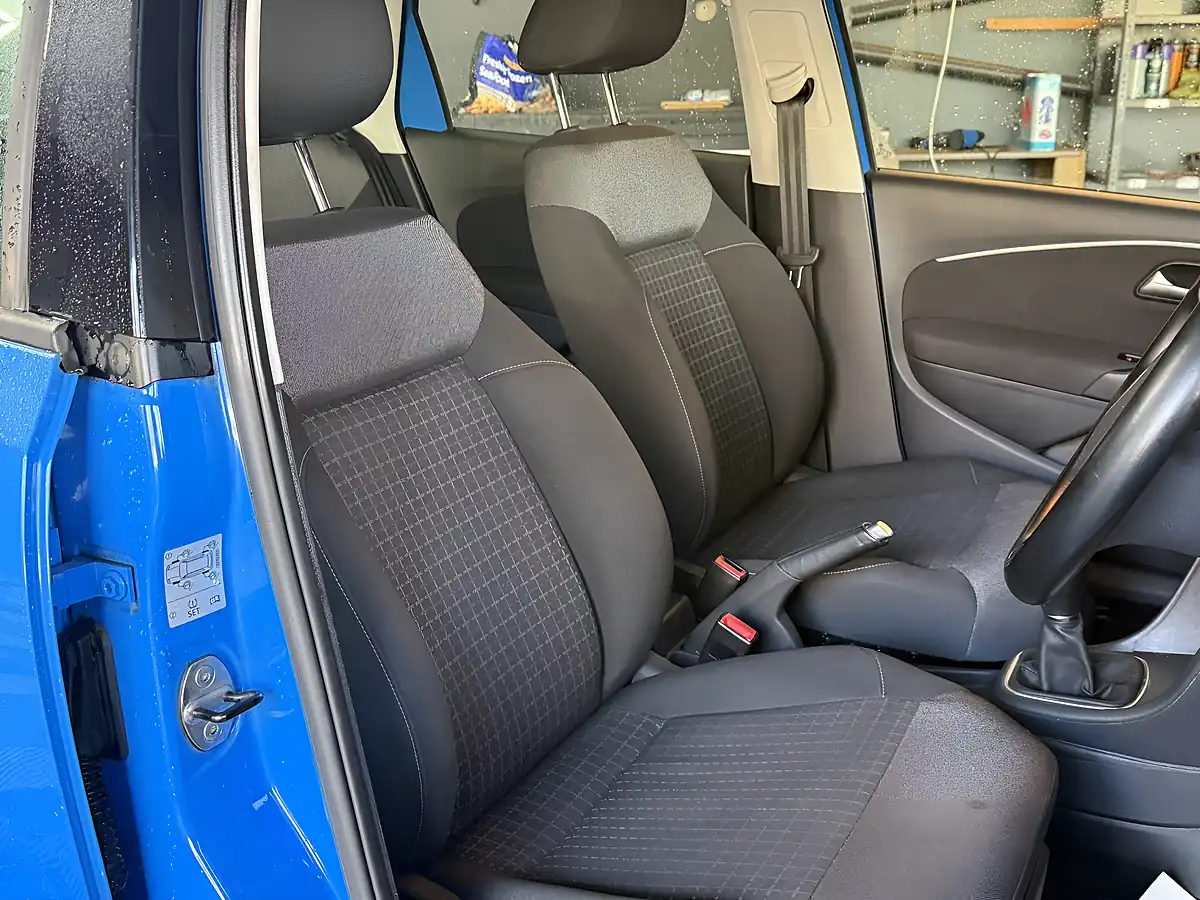 Used 2015 Volkswagen Polo Se Blue - Interior and Exterior details 15