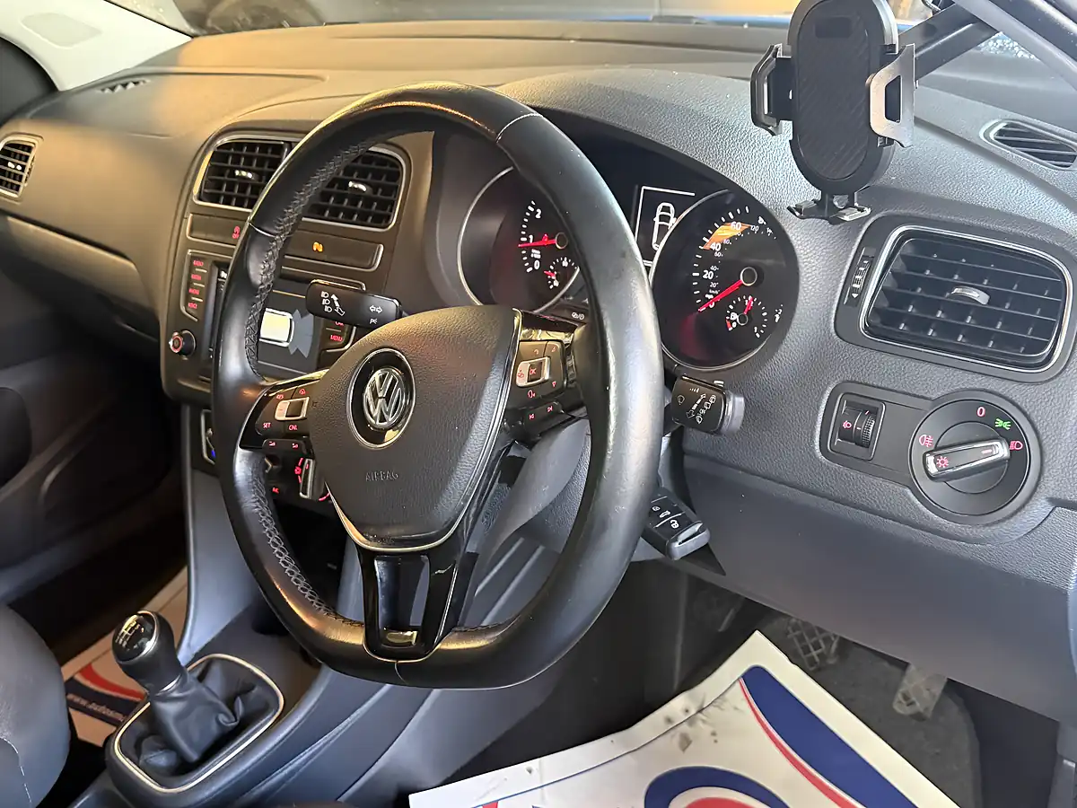 Used 2015 Volkswagen Polo Se Blue - Interior and Exterior details 16