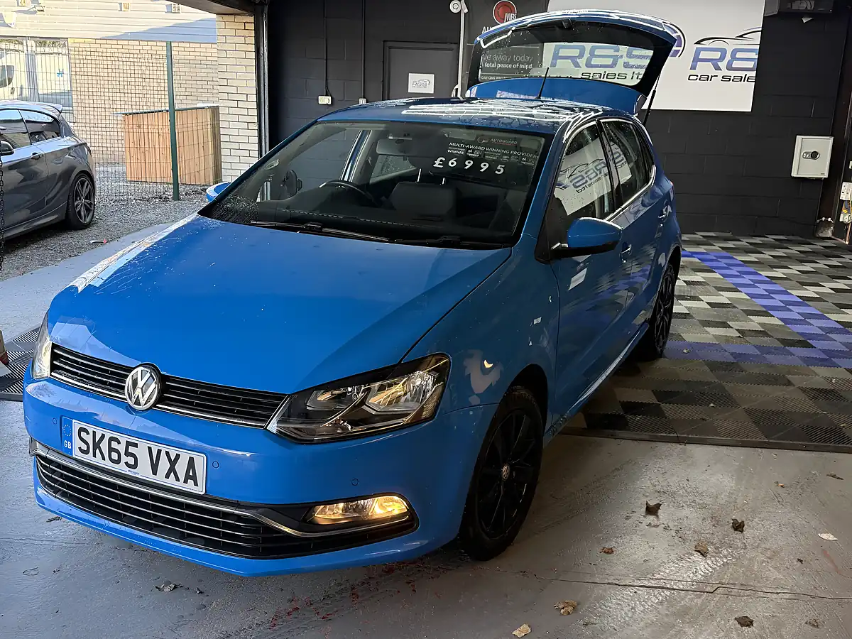 Used 2015 Volkswagen Polo Se Blue - Interior and Exterior details 6