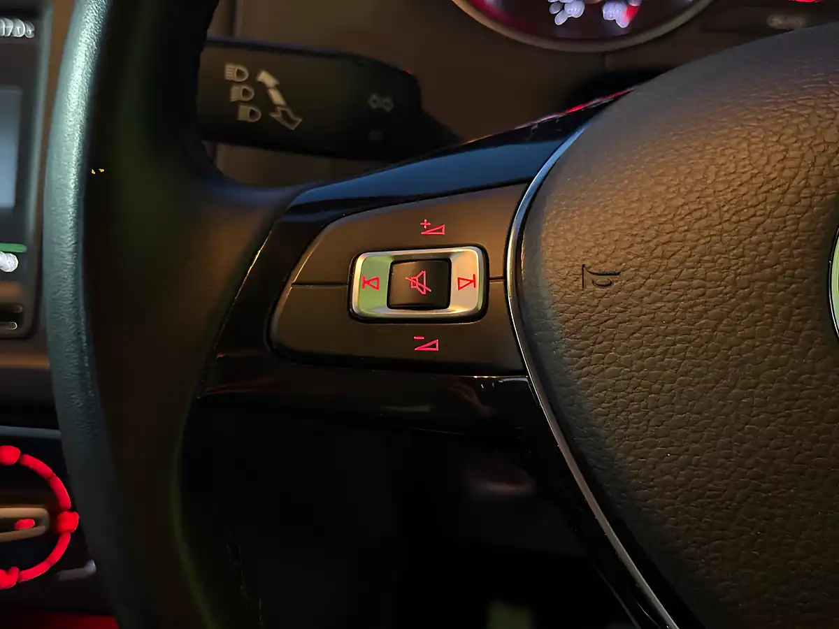 Used 2015 Volkswagen Polo Se Blue - Interior and Exterior details 18