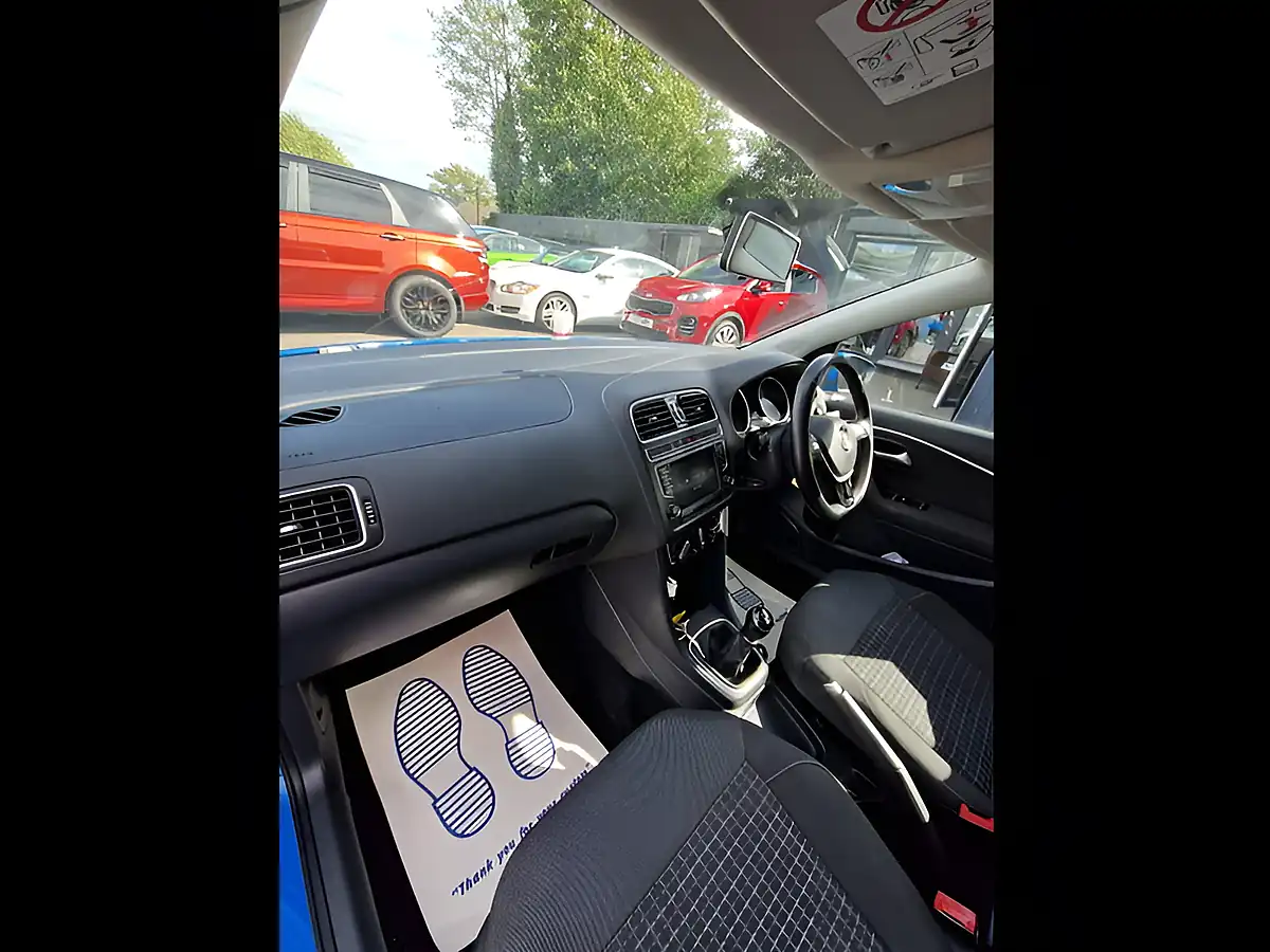 Used 2015 Volkswagen Polo Se Blue - Interior and Exterior details 16