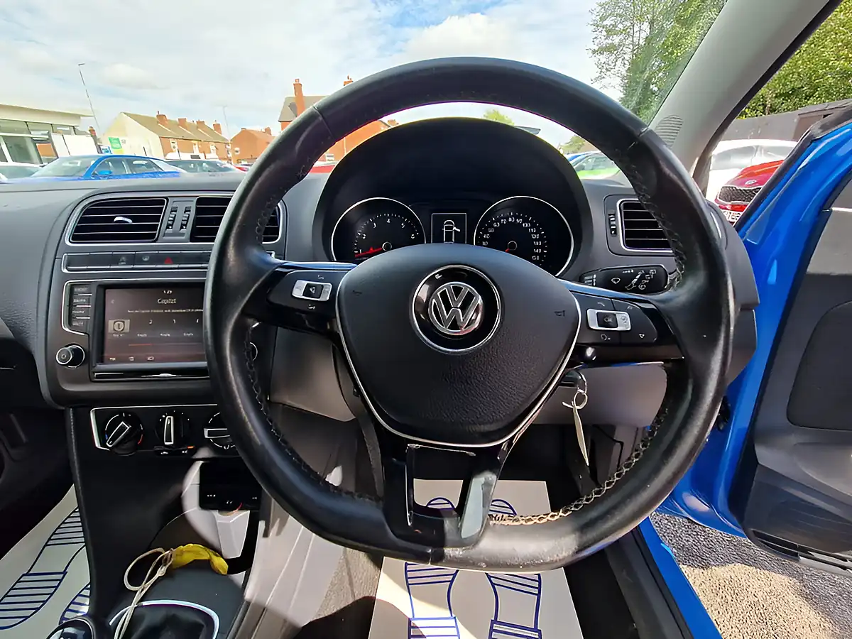 Used 2015 Volkswagen Polo Se Blue - Interior and Exterior details 18