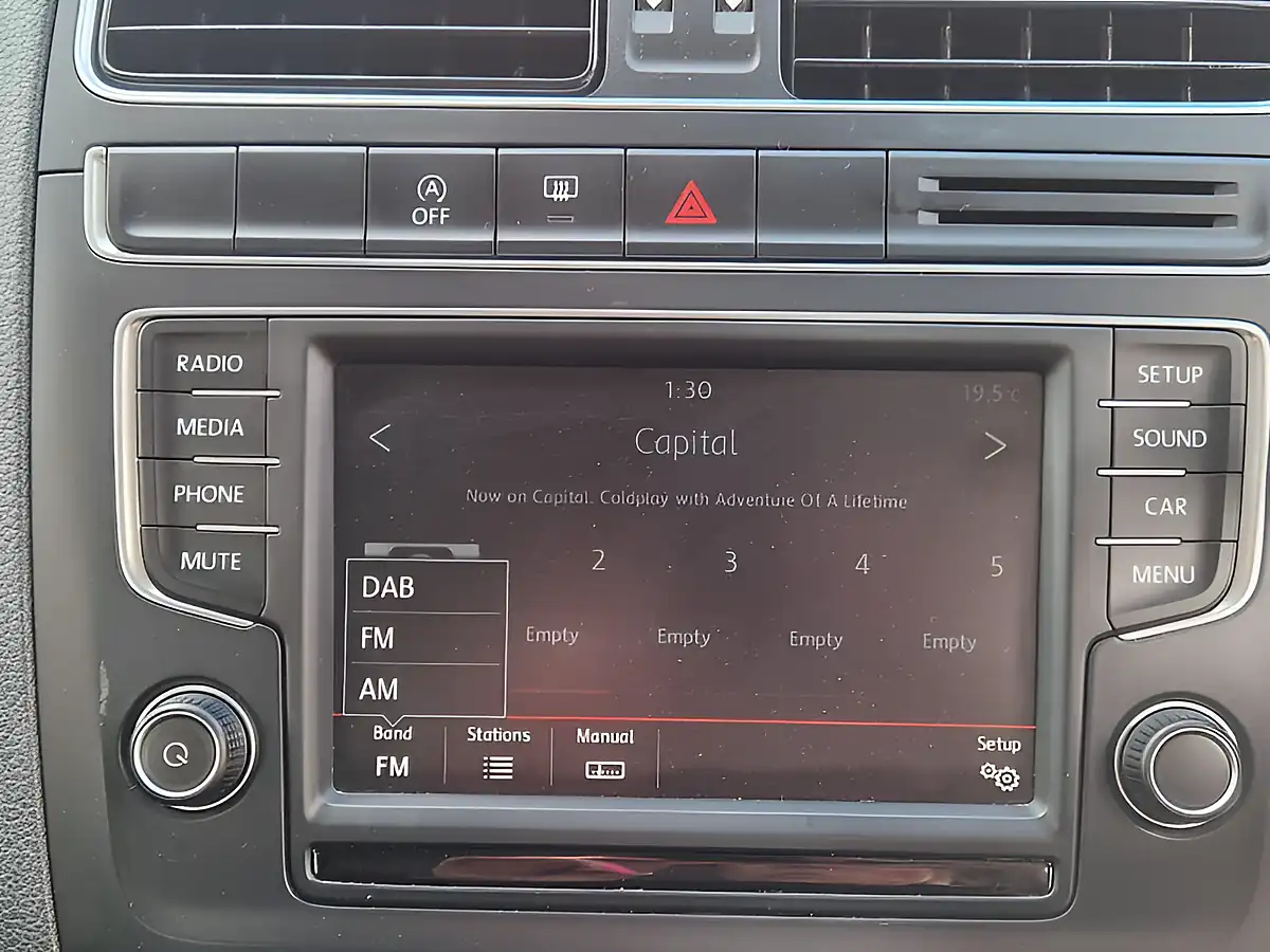 Used 2015 Volkswagen Polo Se Blue - Interior and Exterior details 20