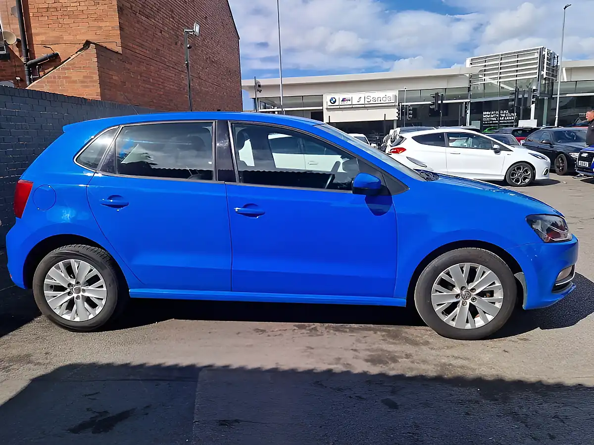 Used 2015 Volkswagen Polo Se Blue - Interior and Exterior details 7