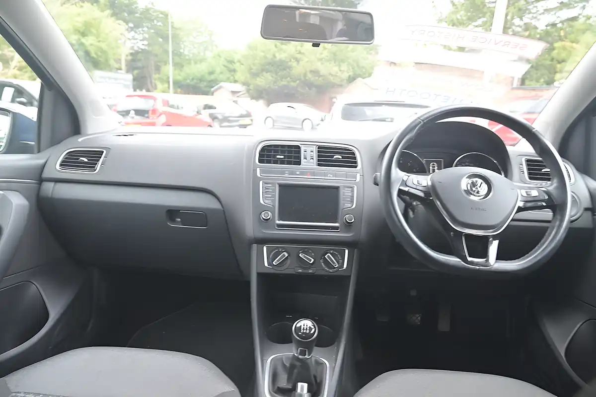Used 2015 Volkswagen Polo Se Blue Silk - Interior and Exterior details 10