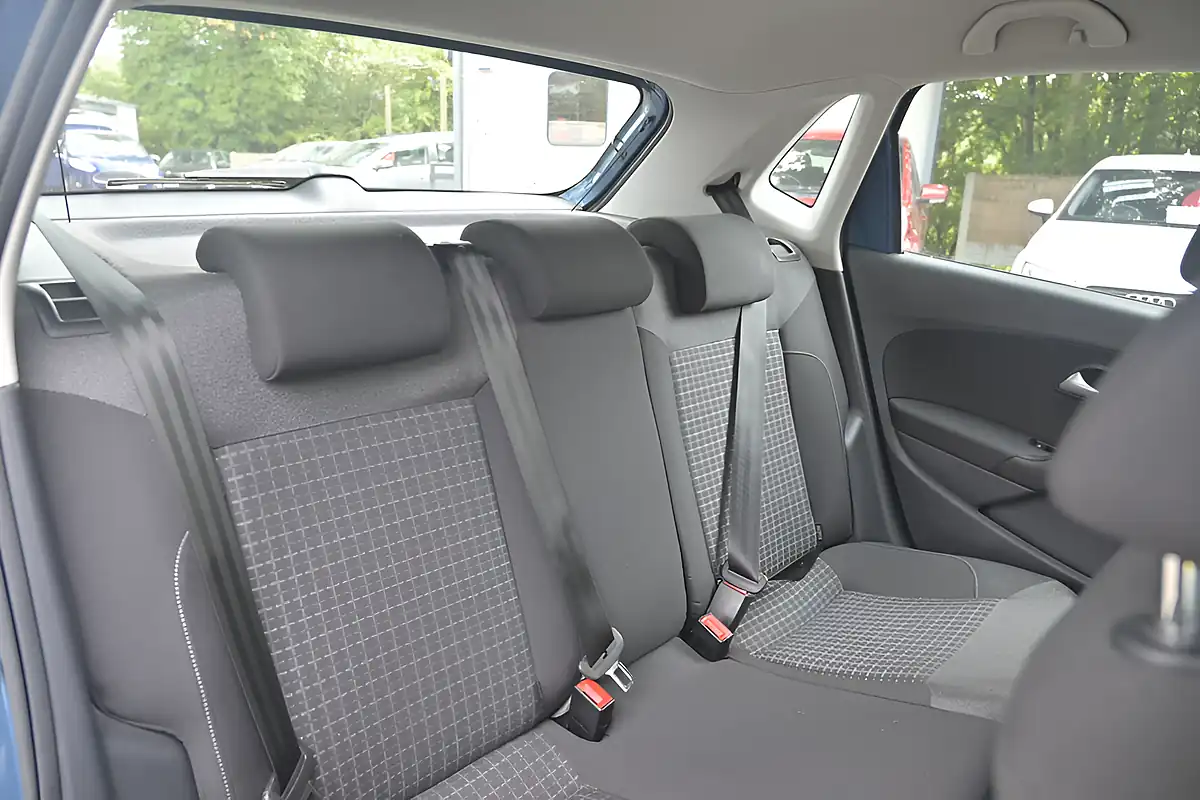 Used 2015 Volkswagen Polo Se Blue Silk - Interior and Exterior details 9