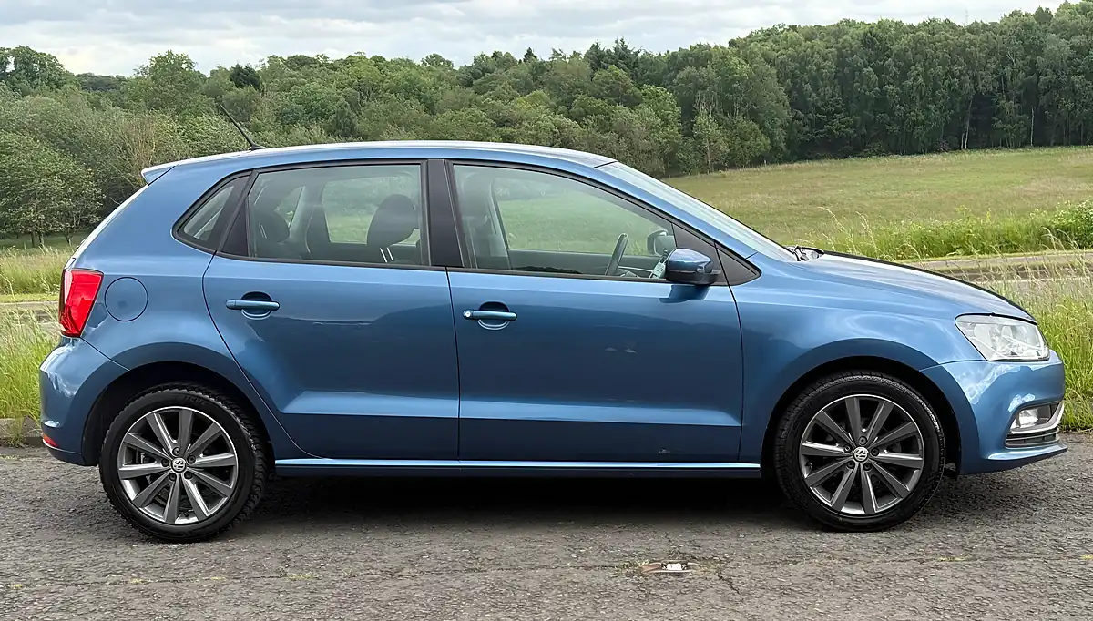 Used 2015 Volkswagen Polo Se Blue Silk Metallic - Interior and Exterior details 10