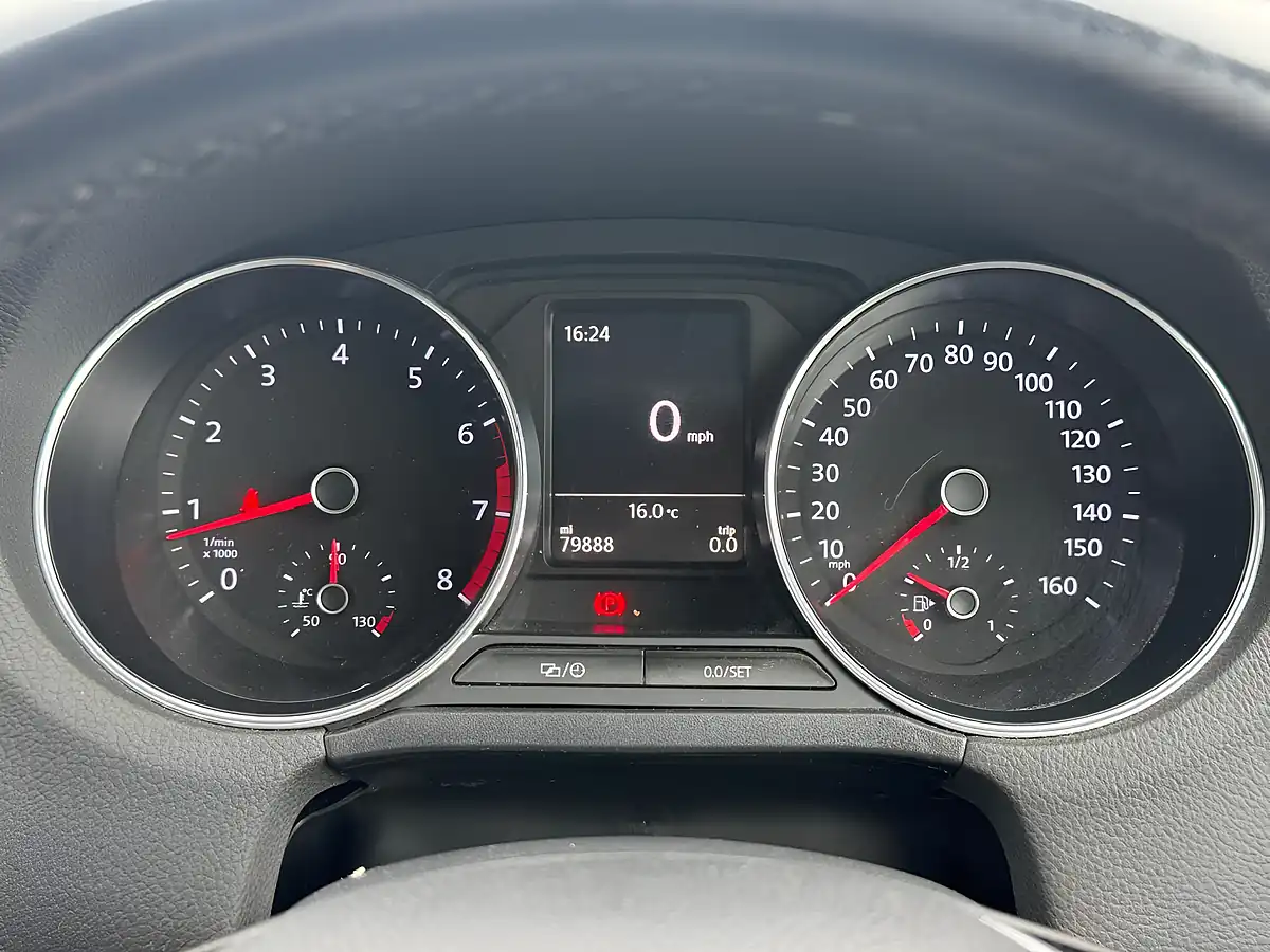 Used 2015 Volkswagen Polo Se Blue Silk Metallic - Interior and Exterior details 12
