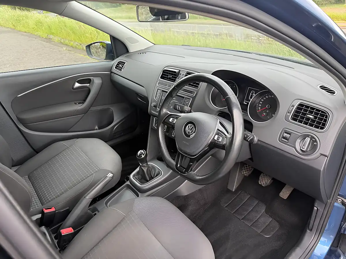 Used 2015 Volkswagen Polo Se Blue Silk Metallic - Interior and Exterior details 13