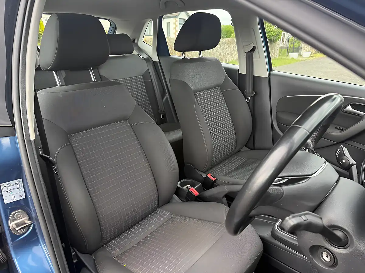 Used 2015 Volkswagen Polo Se Blue Silk Metallic - Interior and Exterior details 14