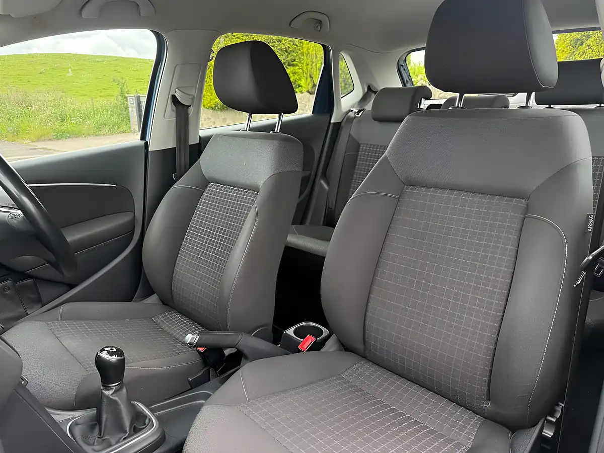 Used 2015 Volkswagen Polo Se Blue Silk Metallic - Interior and Exterior details 16