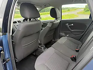 Used 2015 Volkswagen Polo Se Blue Silk Metallic - Interior and Exterior details 17