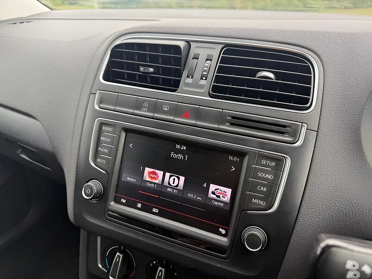 Used 2015 Volkswagen Polo Se Blue Silk Metallic - Interior and Exterior details 19