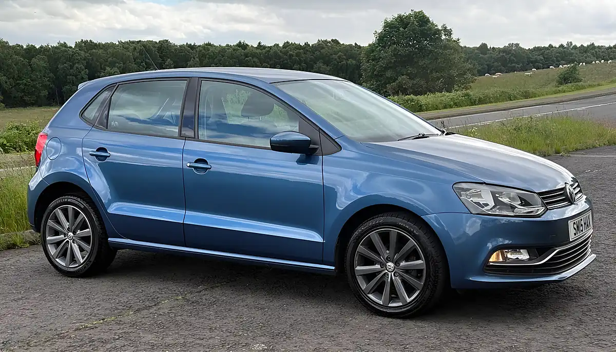 Used 2015 Volkswagen Polo Se Blue Silk Metallic - Interior and Exterior details 2