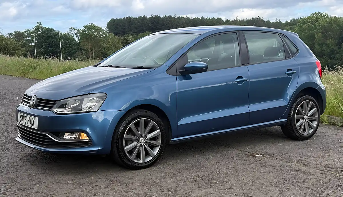 Used 2015 Volkswagen Polo Se Blue Silk Metallic - Interior and Exterior details 4