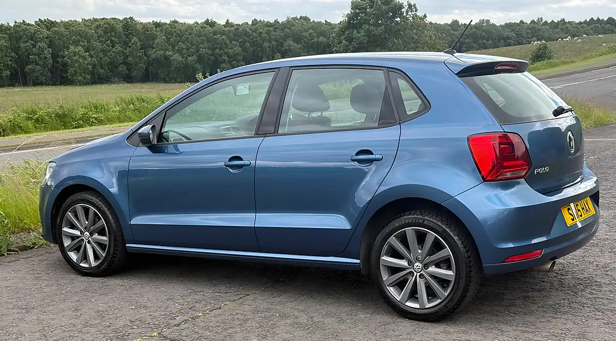 Used 2015 Volkswagen Polo Se Blue Silk Metallic - Interior and Exterior details 5