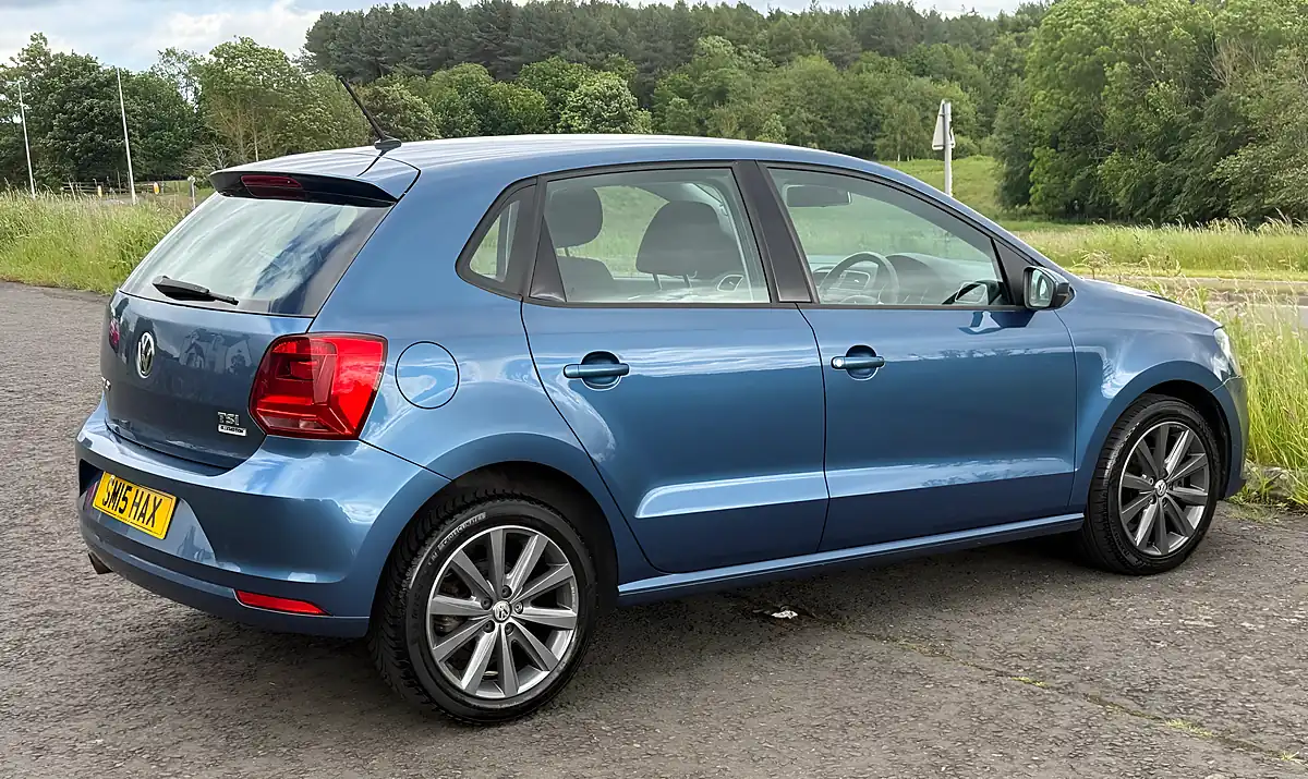 Used 2015 Volkswagen Polo Se Blue Silk Metallic - Interior and Exterior details 7