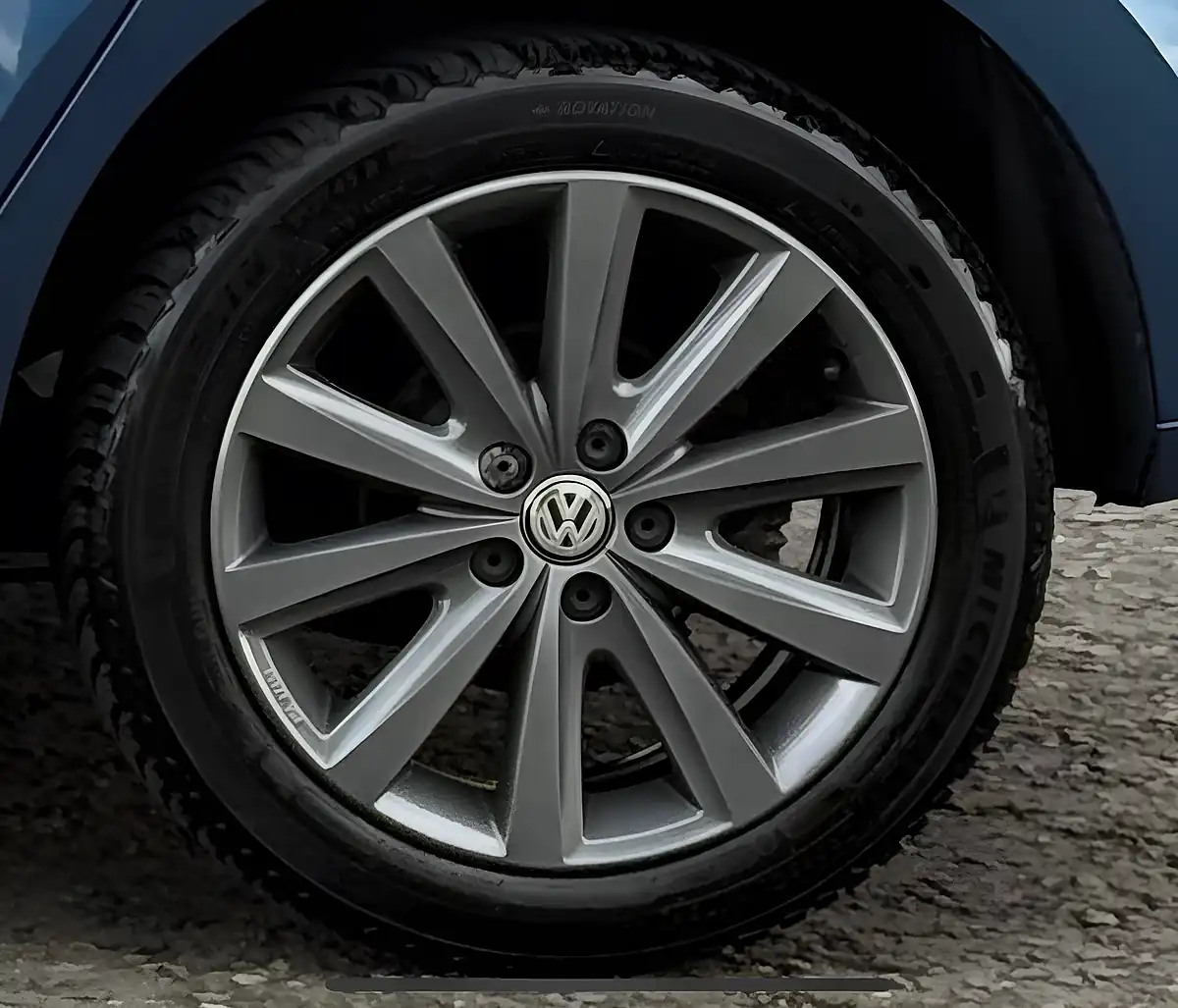 Used 2015 Volkswagen Polo Se Blue Silk Metallic - Interior and Exterior details 9