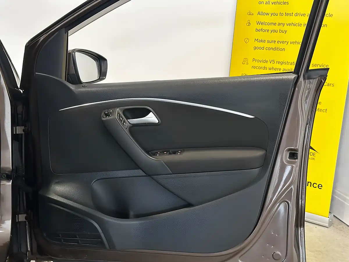Used 2015 Volkswagen Polo Se Bluemotion Tech Brown - Interior and Exterior details 10